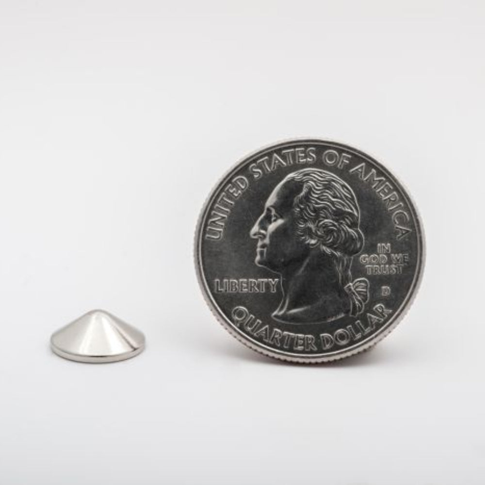 Cone Spike Flat Size 4