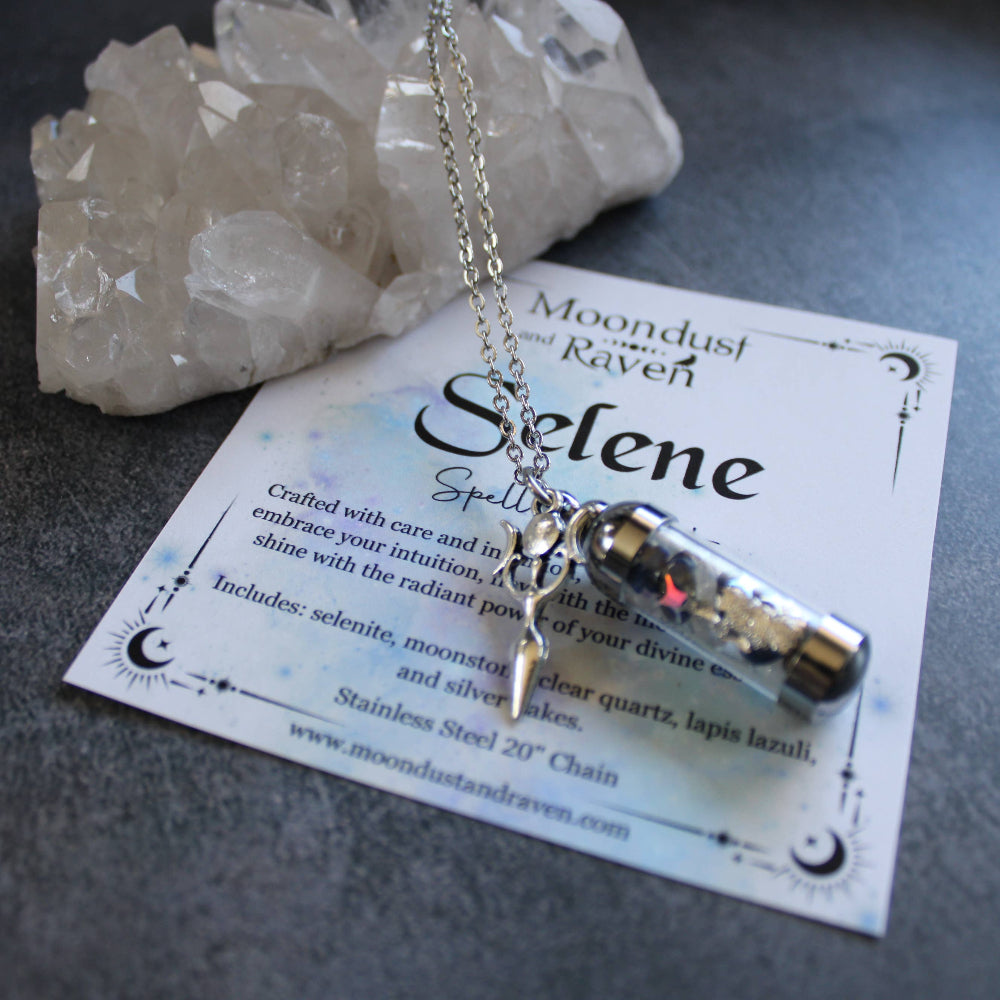 Spell Amulet Selene