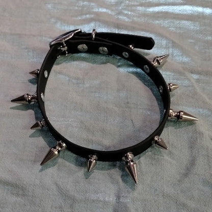 Holly Spiked Collar